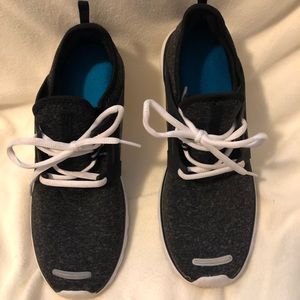 C9 Champion Black/gray tennis shoe. Size 8.5